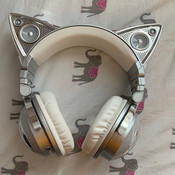 Ariana Grande Light up HeadPhones - Picture 3 of 4